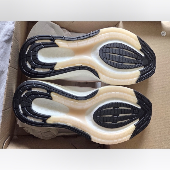 NEW In Box Adidas Pure Boost 23 Women's White & Blush Running Shoes, Size 9 - Picture 2 of 7